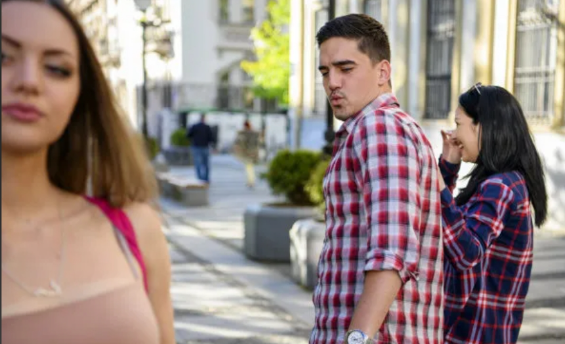 南昌市侦探公司：妻子面对另一半的背叛会犹豫不决怎么办？